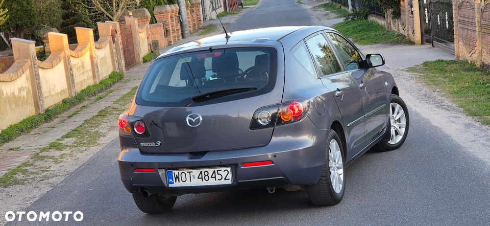 Mazda 3 1.6 Active + - 22