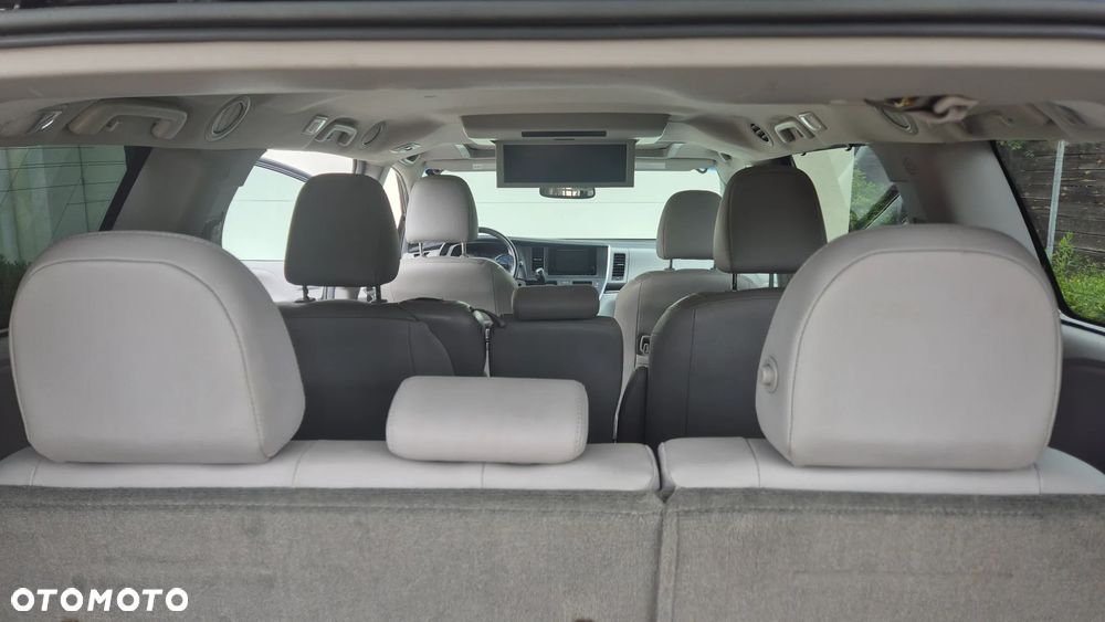 Toyota Sienna 3.5 V6 - 19