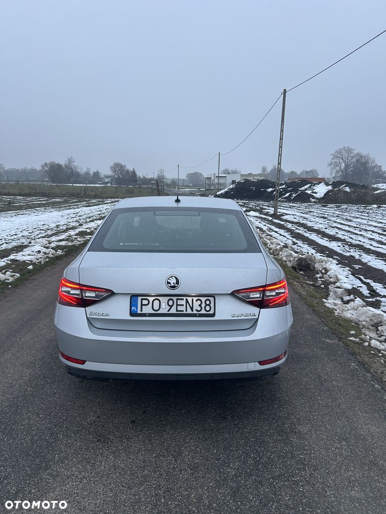 Skoda Superb 2.0 TDI Ambition DSG - 5