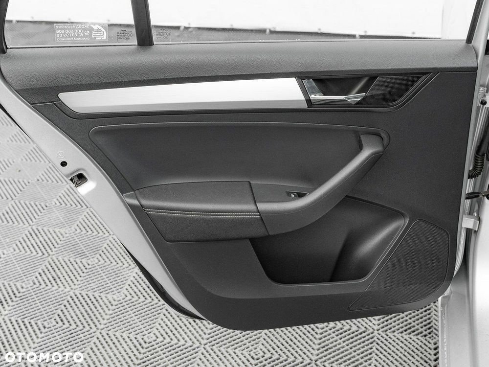 Skoda RAPID Spb 1.0 TSI Ambition - 25