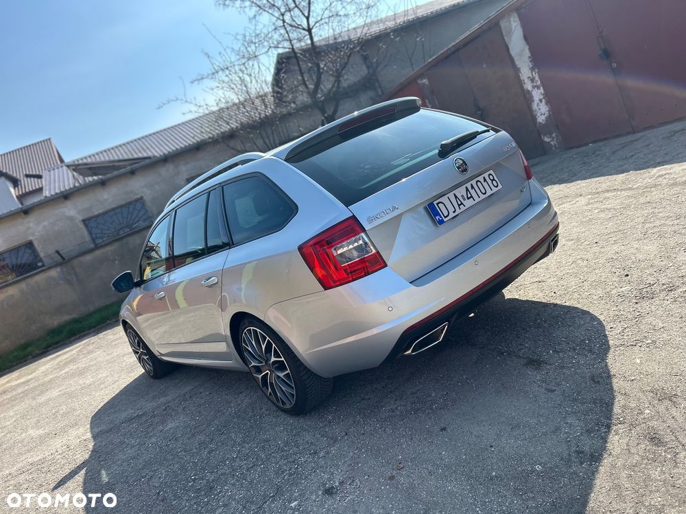 Skoda Octavia 2.0 TSI DSG RS - 11