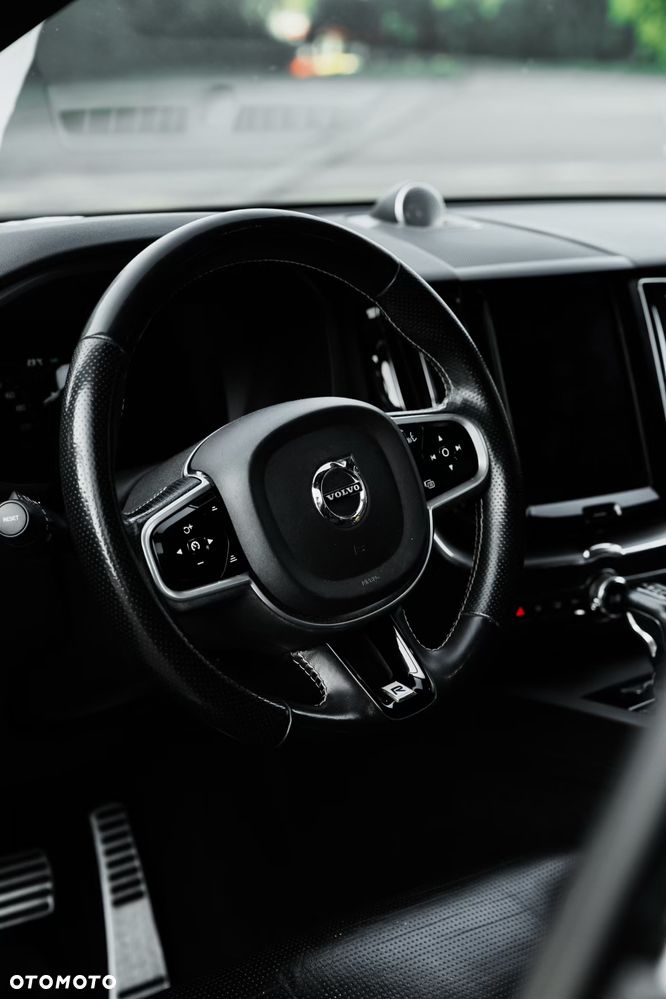 Volvo XC 60 T5 AWD R-Design - 16