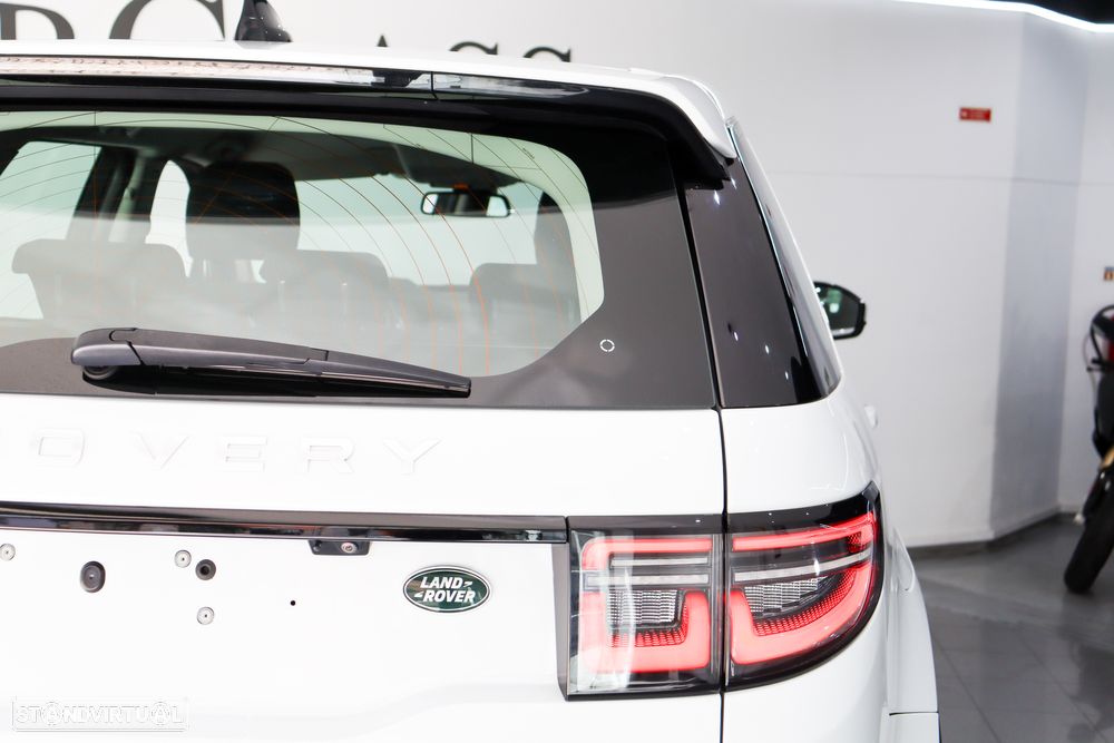 Land Rover Discovery Sport P300e Dynamic SE - 12