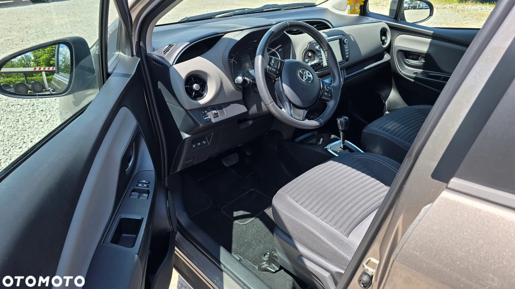 Toyota Yaris 1.5 Premium CVT - 14
