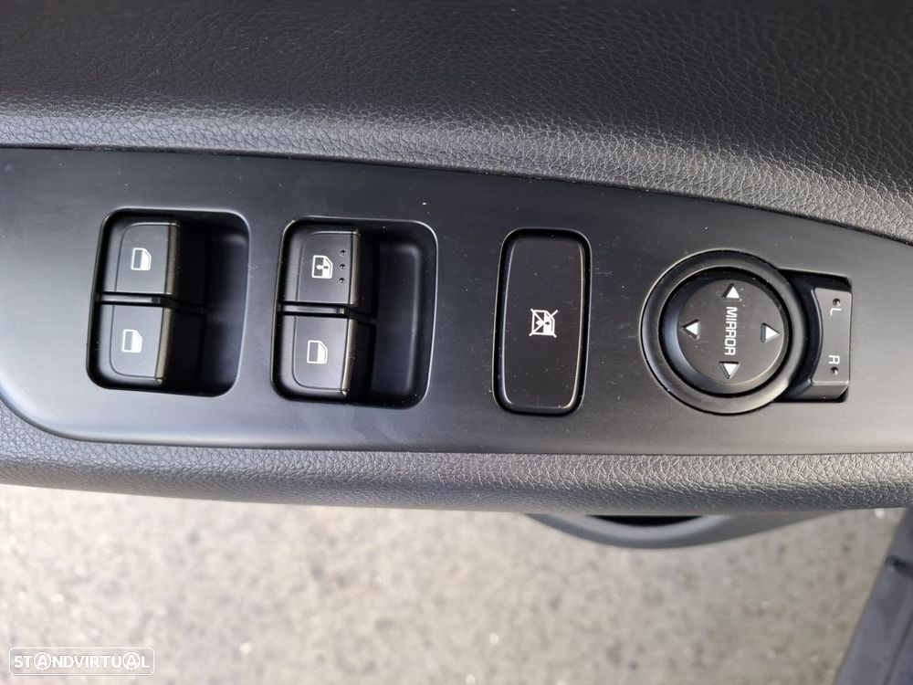 Kia Stonic 1.0 T-GDI Urban - 37