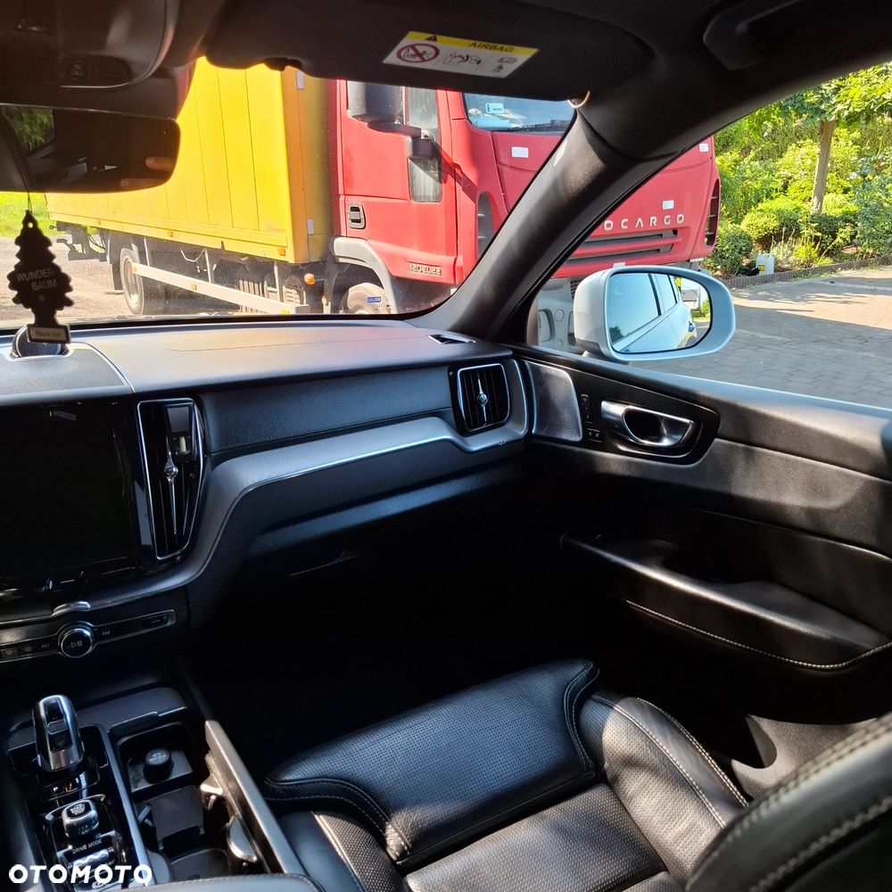 Volvo XC 60 T8 AWD Plug-In Hybrid R-Design - 36