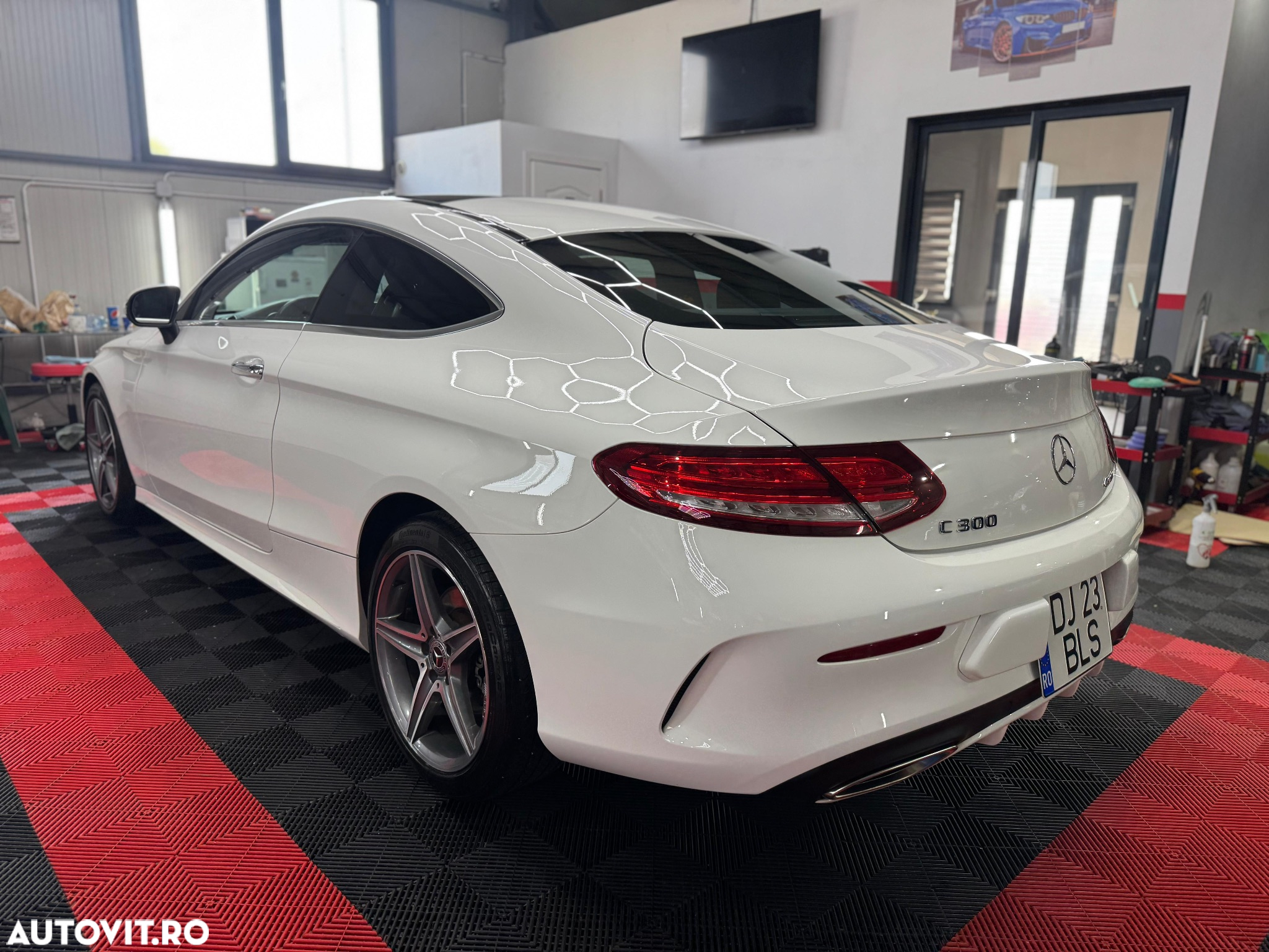Mercedes-Benz C 300 Coupe Aut. - 4