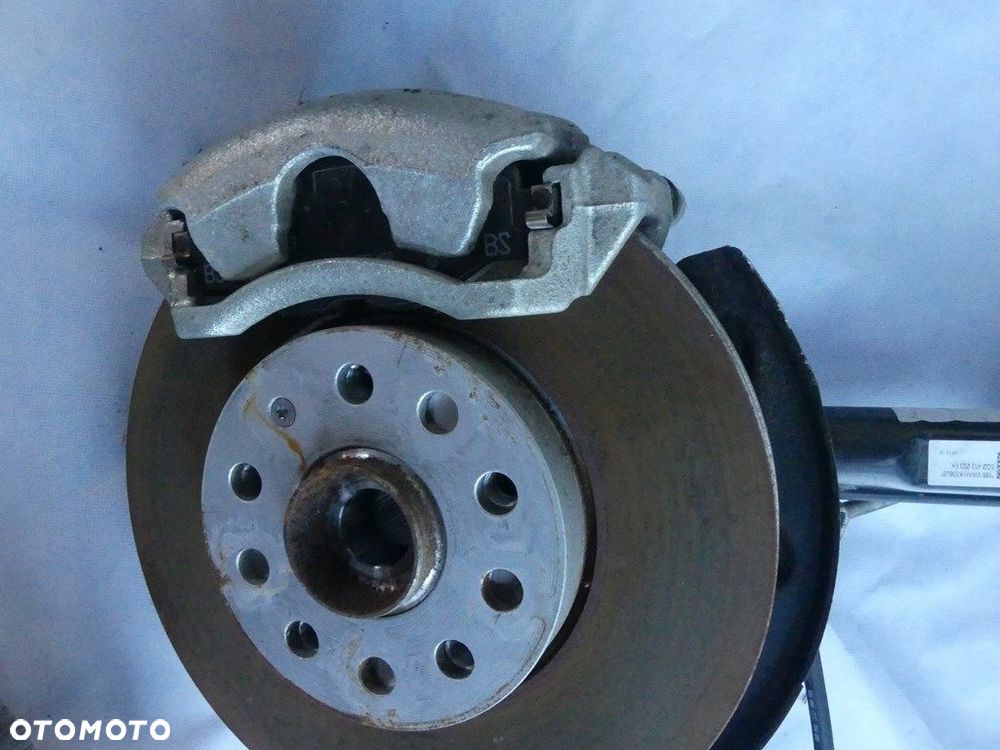 DW GOLF 7 MCPERSON PIASTA ZWROTNICA TARCZA ZACISK 5Q0413023 20 km. - 2