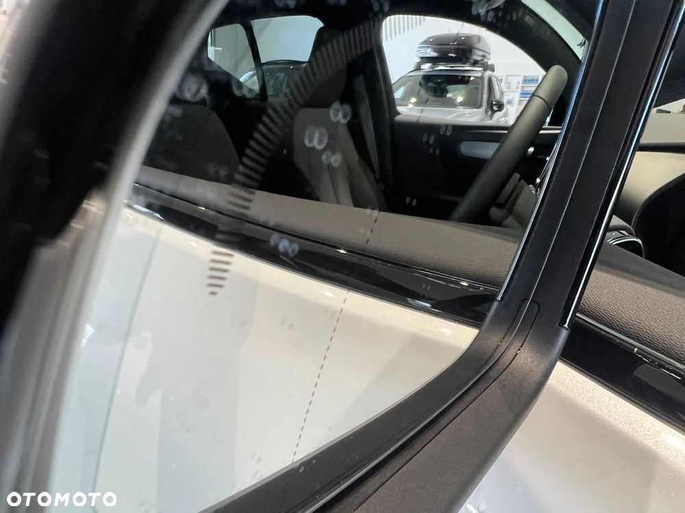 Volvo XC 40 B4 B AWD DKG Ultimate Dark - 39