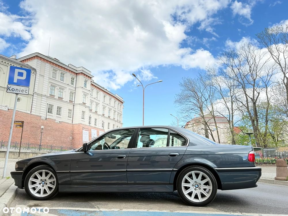 BMW Seria 7 740i - 8