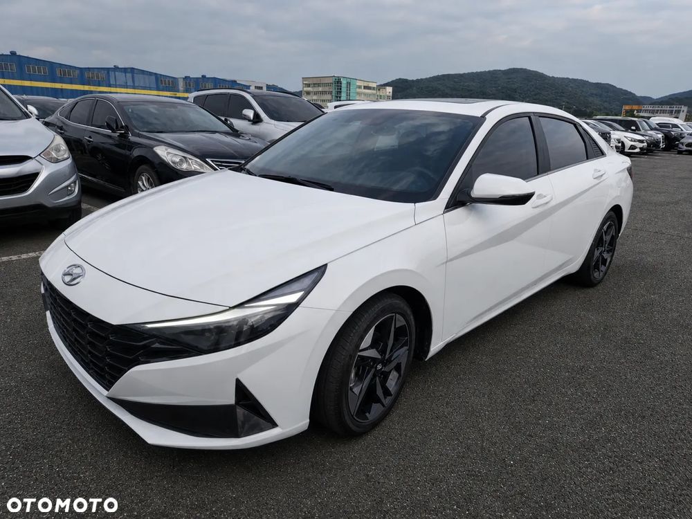 Hyundai Elantra - 1