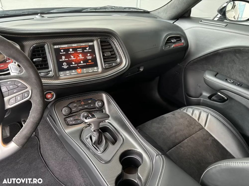 Dodge Challenger - 13