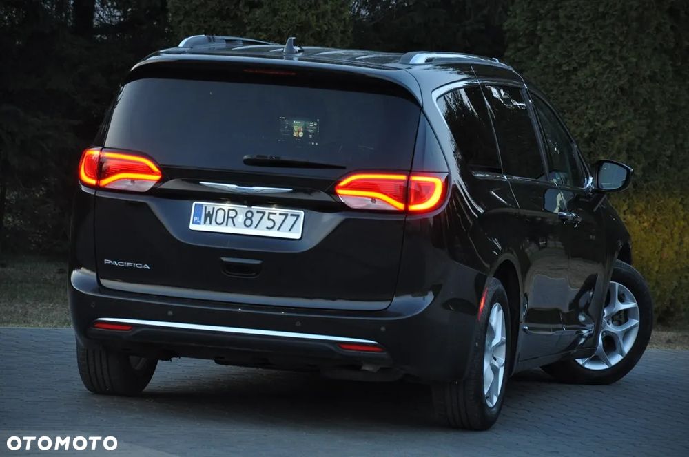 Chrysler Pacifica - 13