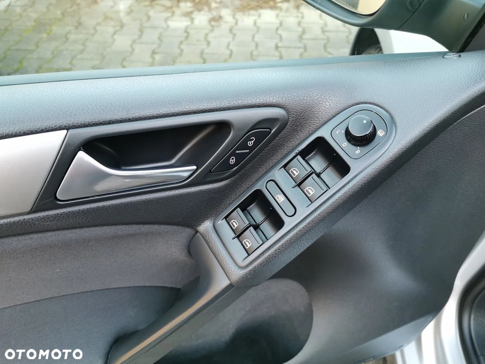 Volkswagen Golf 1.6 Trendline DSG - 30