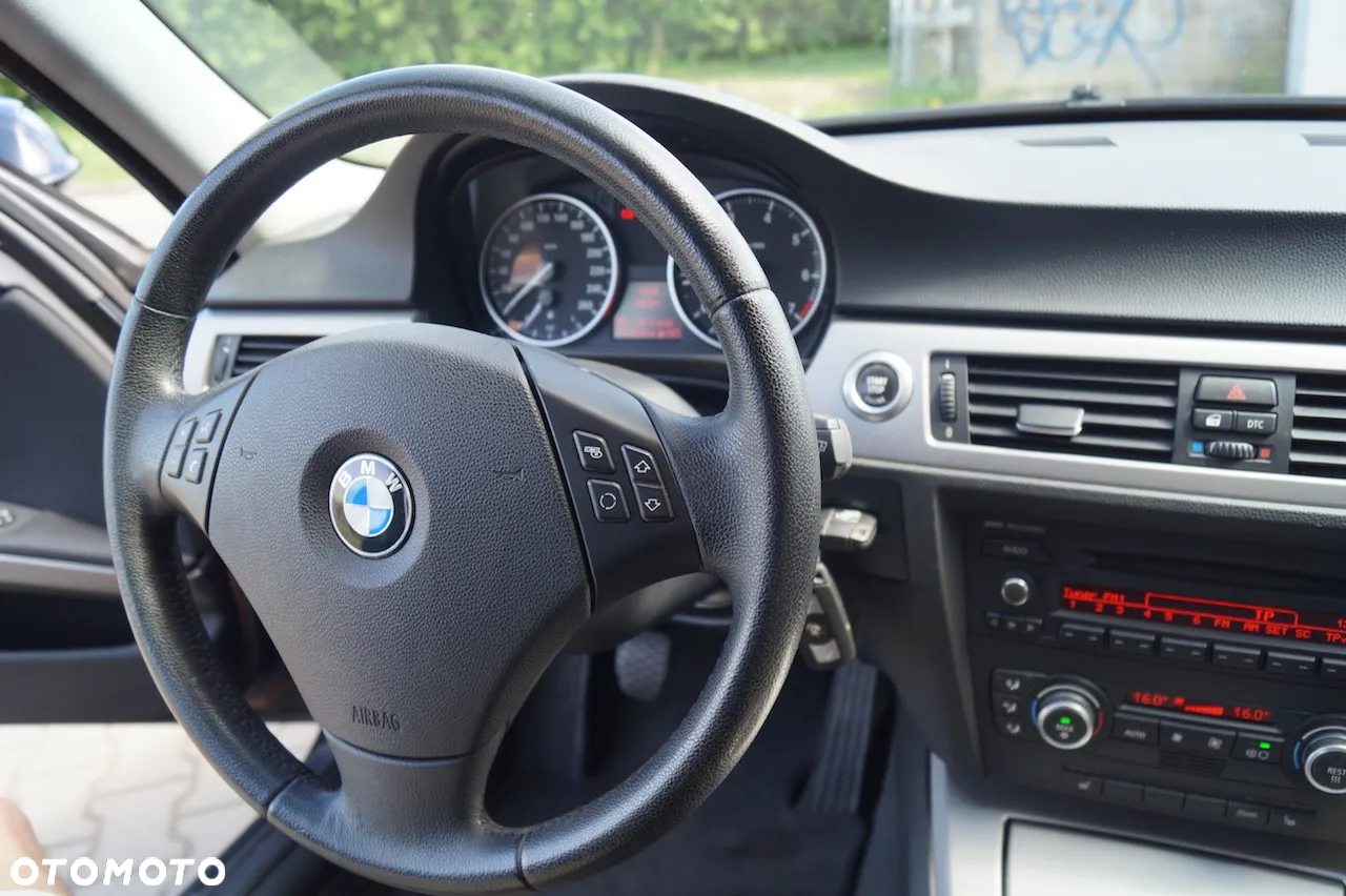 BMW Seria 3 318i Touring Edition Exclusive - 23