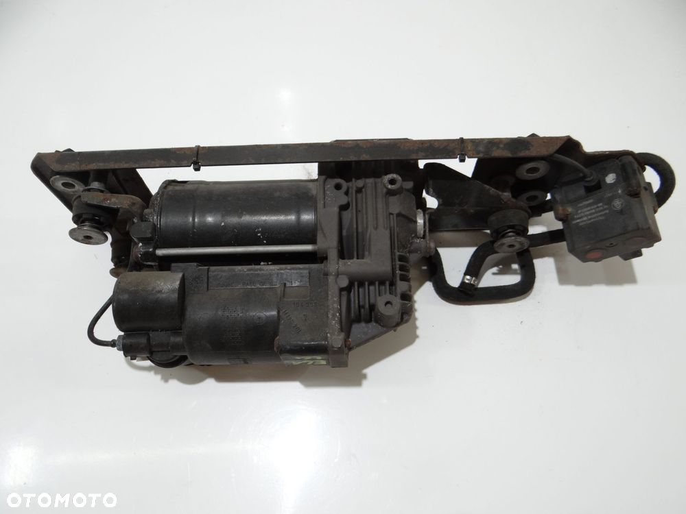 KOMPRESOR ZAWIESZENIA NIVO BMW E61 LCI 6777827 (4642125) - 4
