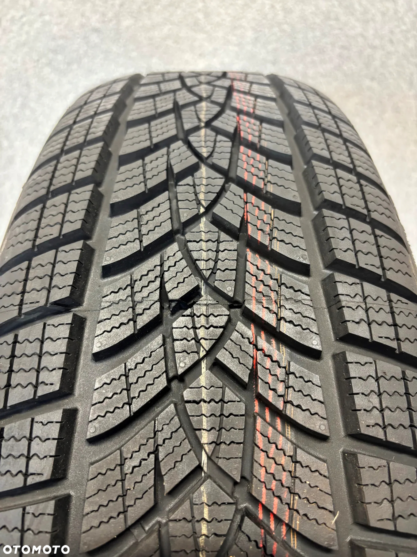 1 OPONA ZIMOWA GOODYEAR 225/65/17 106H SUV ,M+S - 4