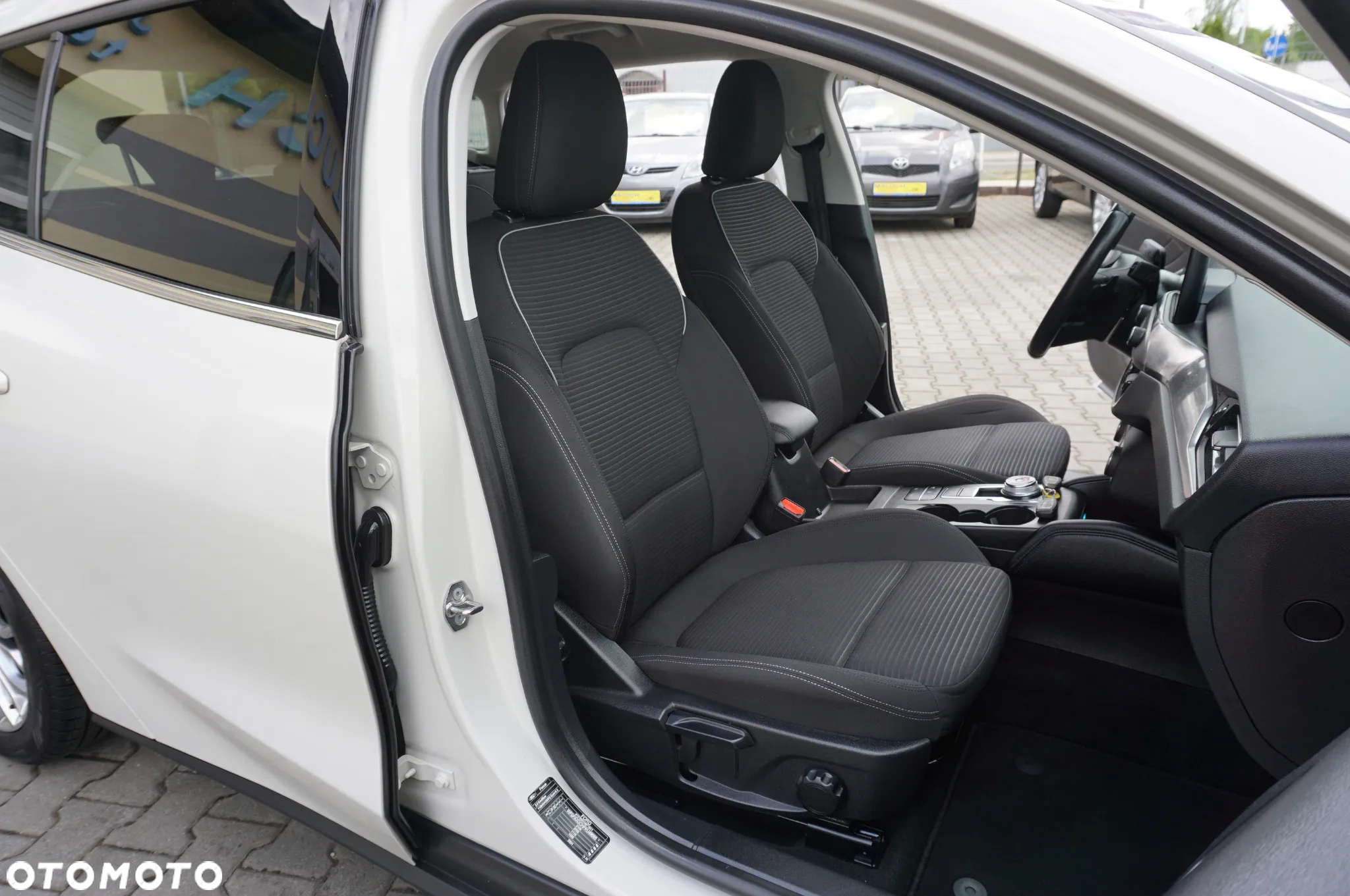 Ford Focus Turnier 2.0 EcoBlue Start-Stopp-System TITANIUM - 28