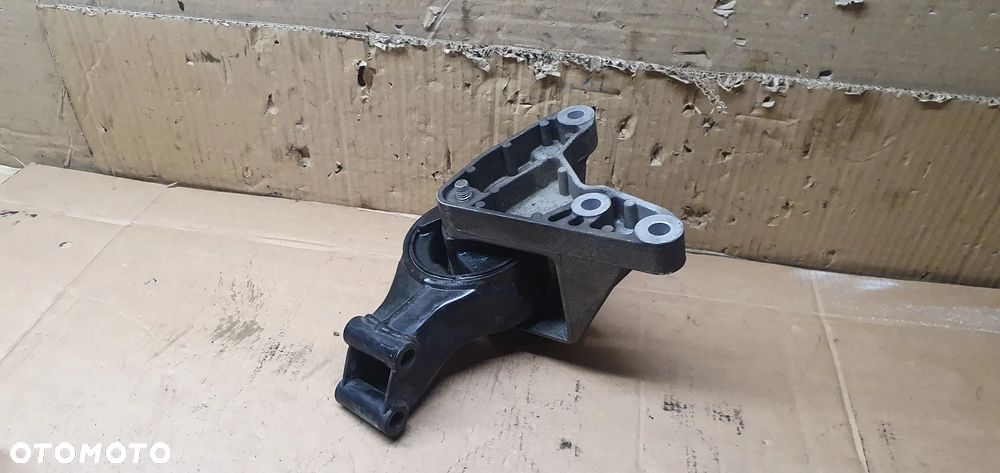 Łapa poduszka silnika Opel Zafira C 2.0 CDTI 13248665 - 3