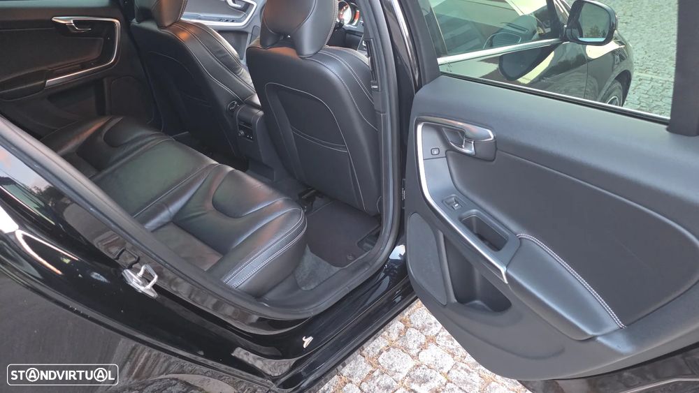 Volvo V60 D6 Plug-In-Hybrid AWD Geartronic Summum - 35