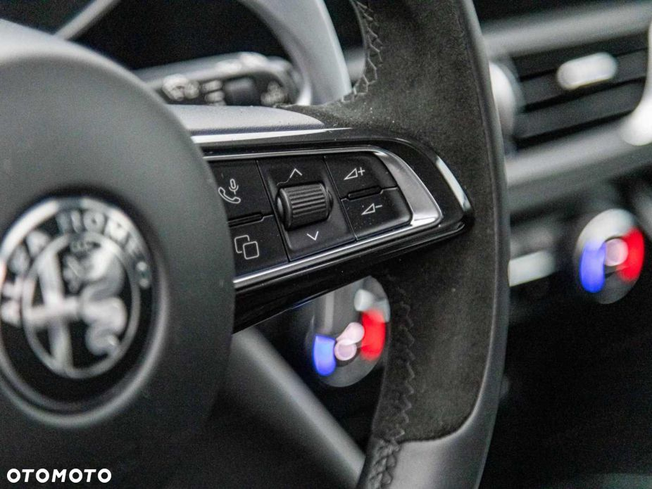Alfa Romeo Giulia 2.9 Bi Turbo V6 Quadrifoglio - 9