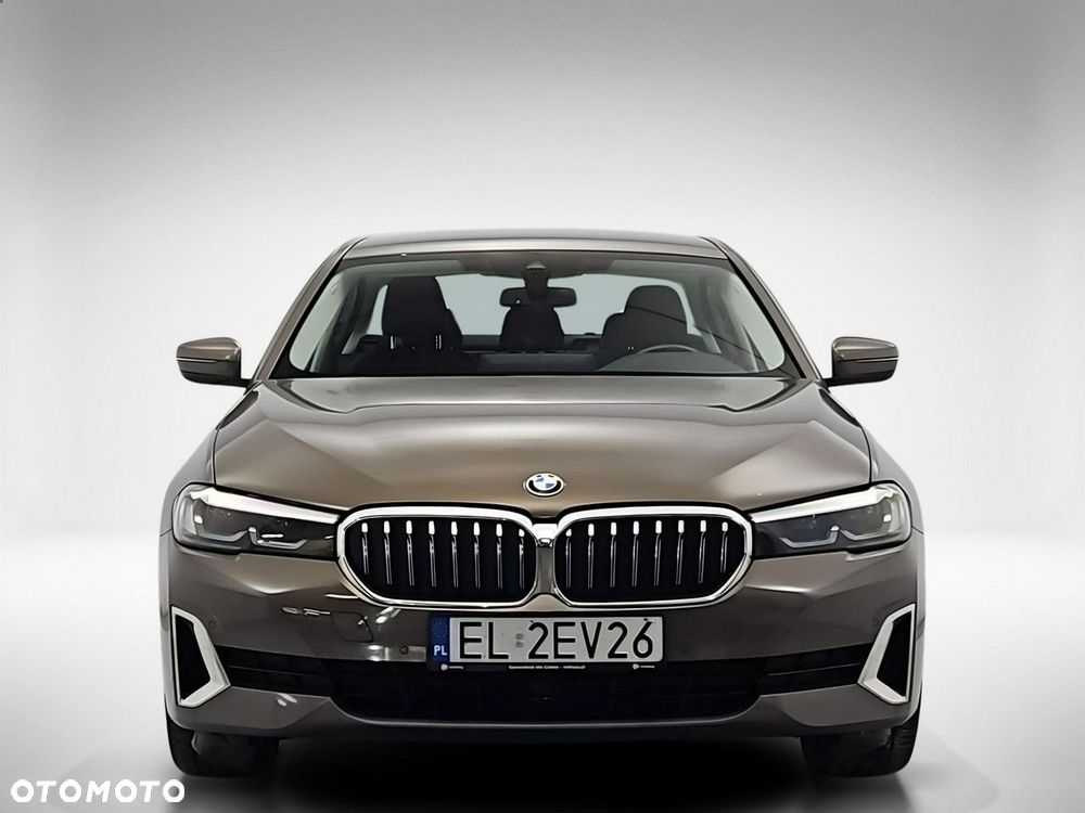 BMW Seria 5 530i xDrive mHEV Luxury Line - 9