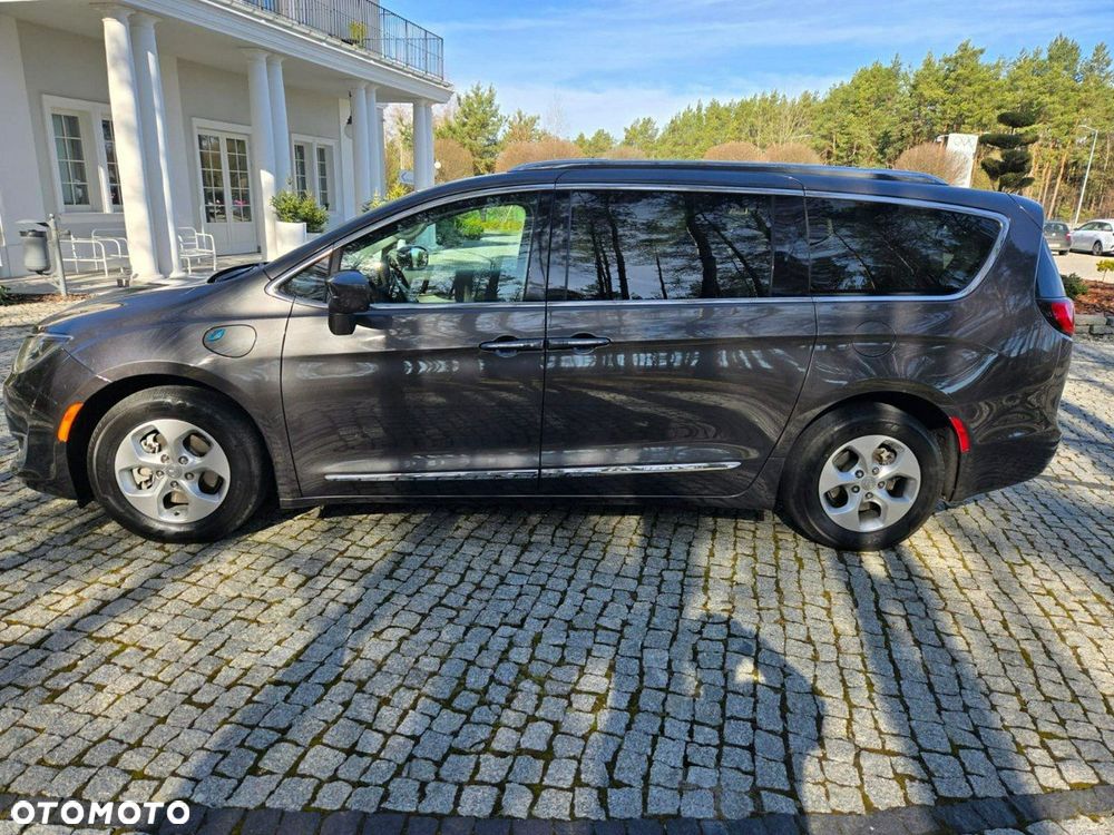 Chrysler Pacifica - 3