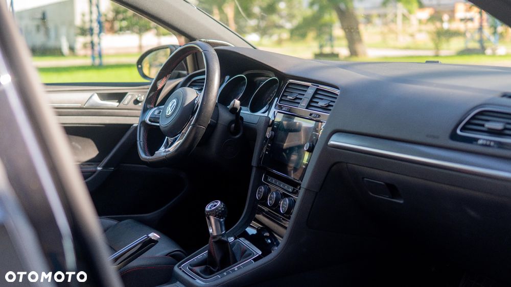 Volkswagen Golf GTI (BlueMotion Technology) Performance - 16