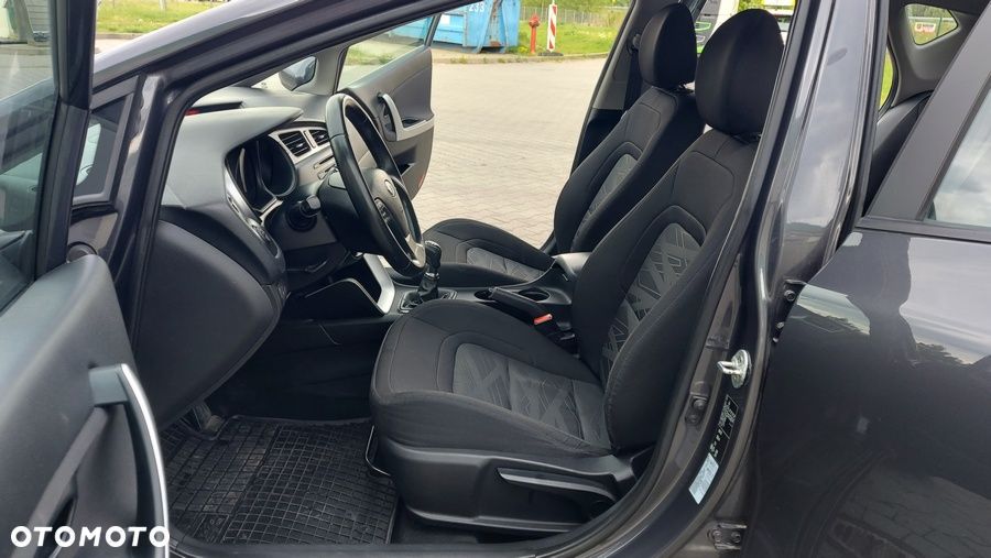 Kia Ceed - 10
