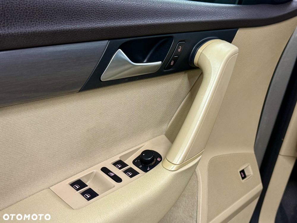 Volkswagen Passat 1.4 TSI R-Line Edition Plus - 23