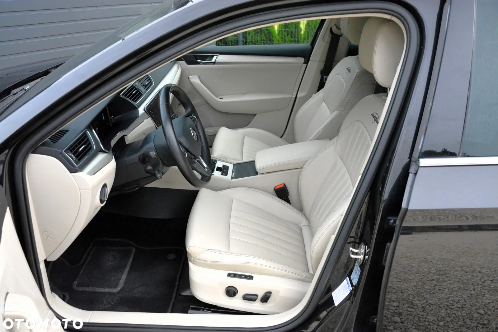 Skoda Superb 2.0 TDI SCR L&K DSG - 9