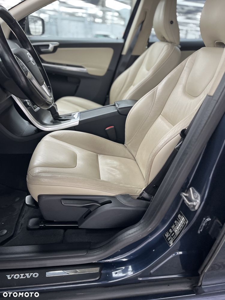 Volvo XC 60 D4 Geartronic Momentum - 17