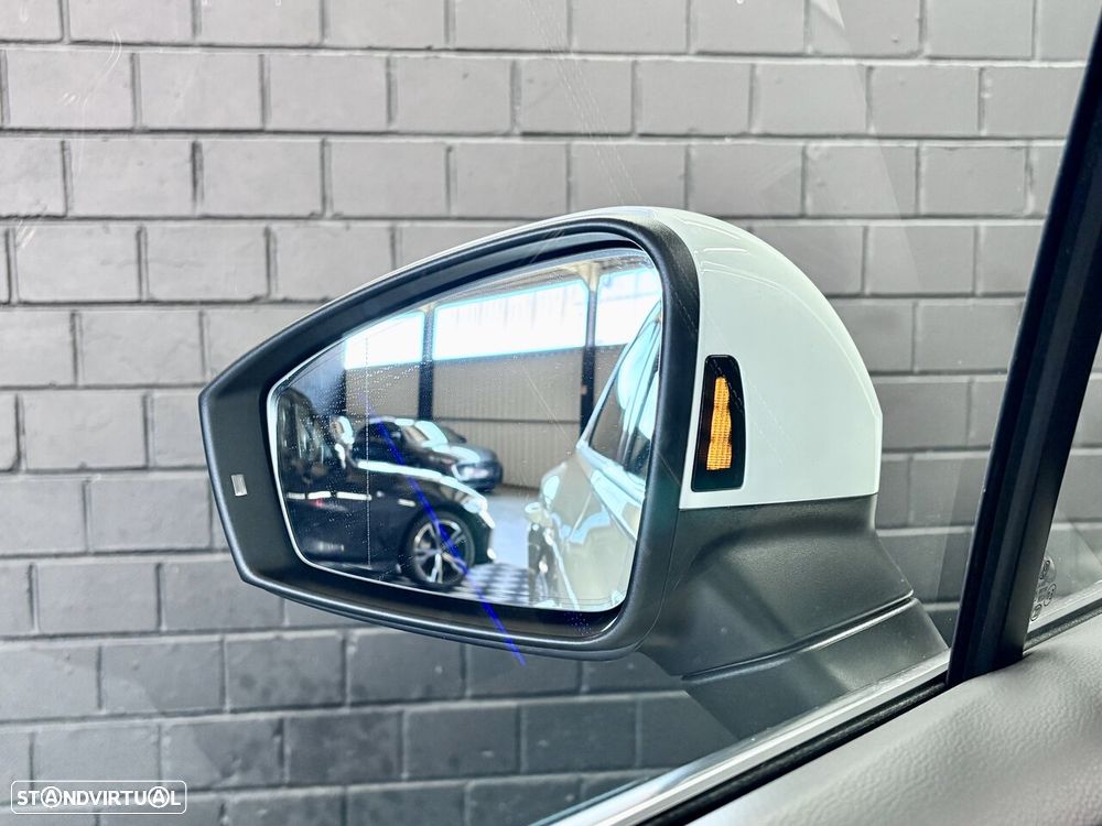 VW Touareg 3.0 V6 e-Hybrid 4Motion Aut. Elegance - 30