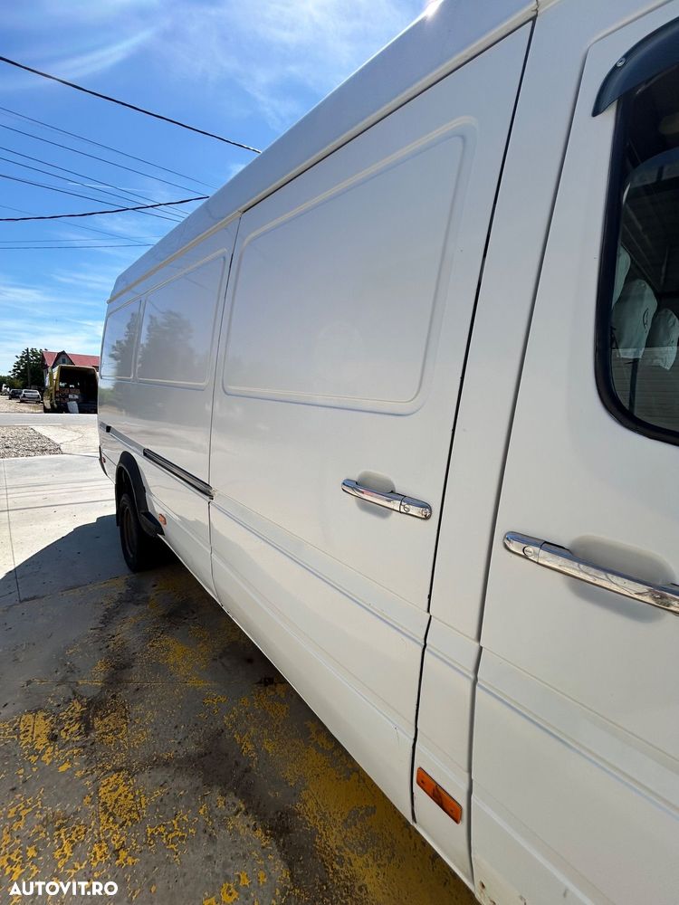 Mercedes-Benz Sprinter - 14