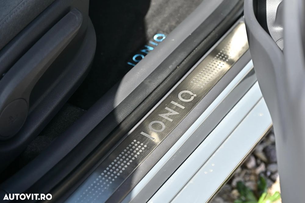 Hyundai IONIQ - 39