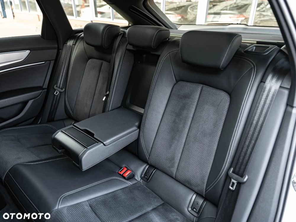 Audi A6 Avant 40 TDI quattro S tronic S line - 27