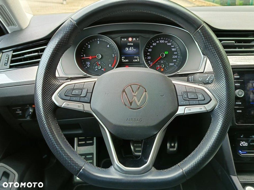 Volkswagen Passat - 11