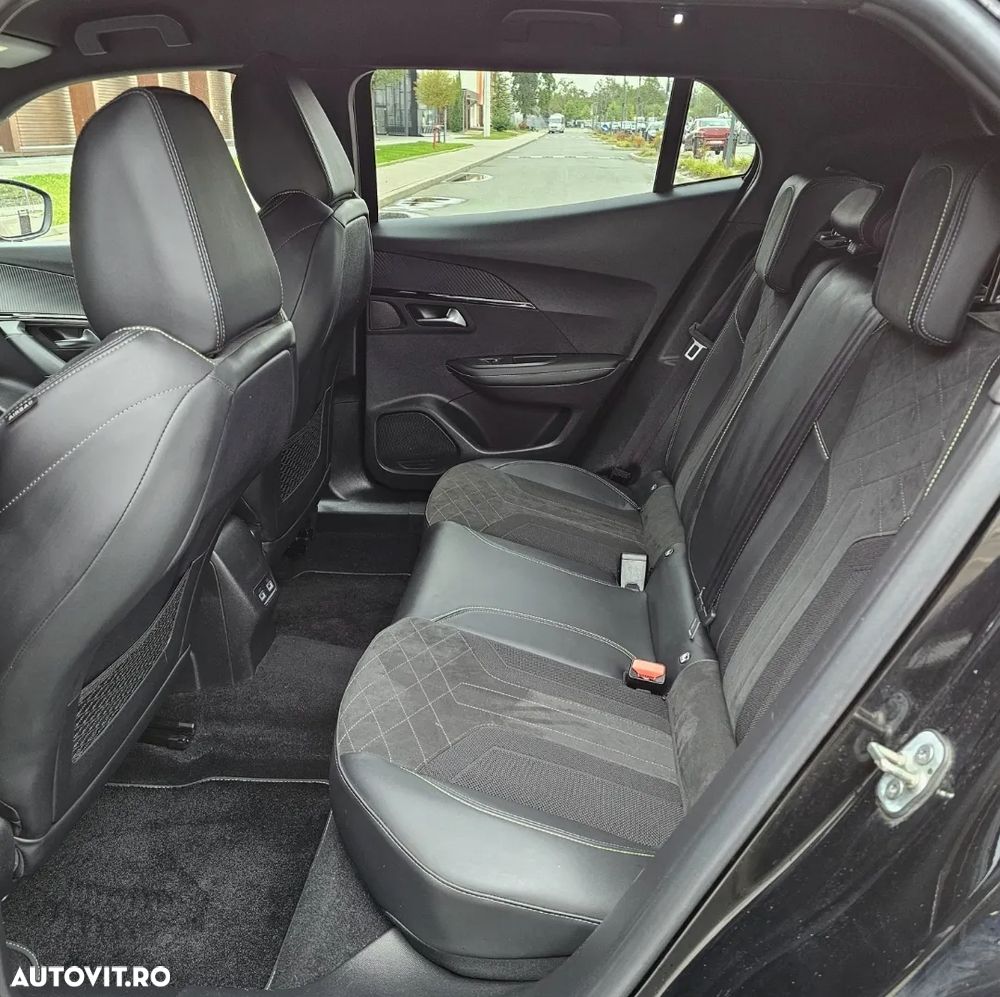 Peugeot 2008 BlueHDi 130 EAT8 GT Pack - 28