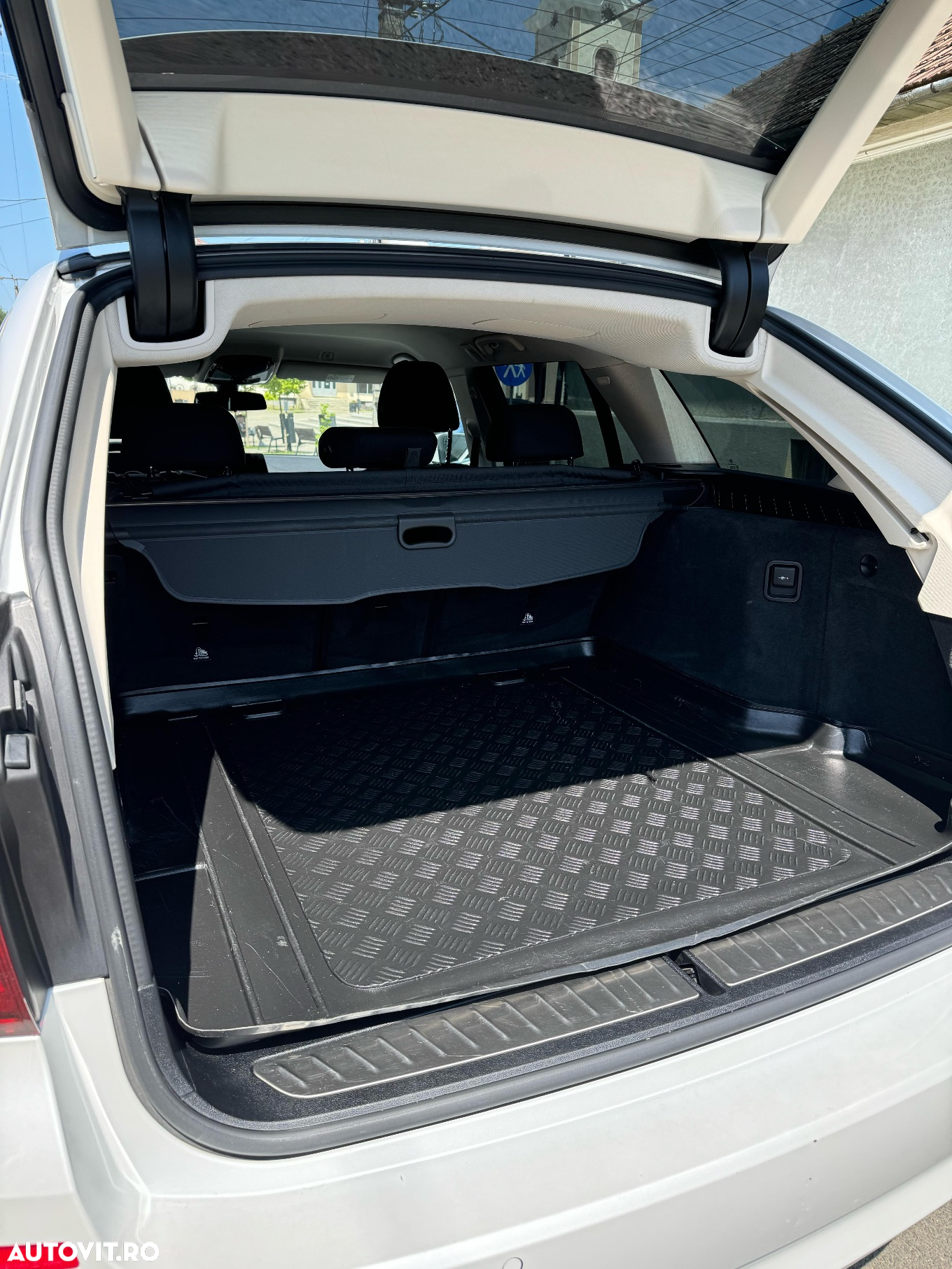 BMW Seria 5 520d xDrive Touring Aut. - 9
