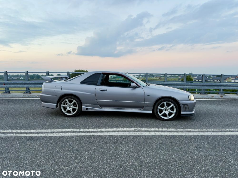 Nissan Skyline - 2