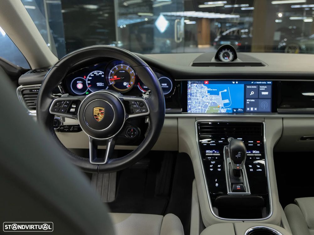 Porsche Panamera 4 Platinum Edition - 13