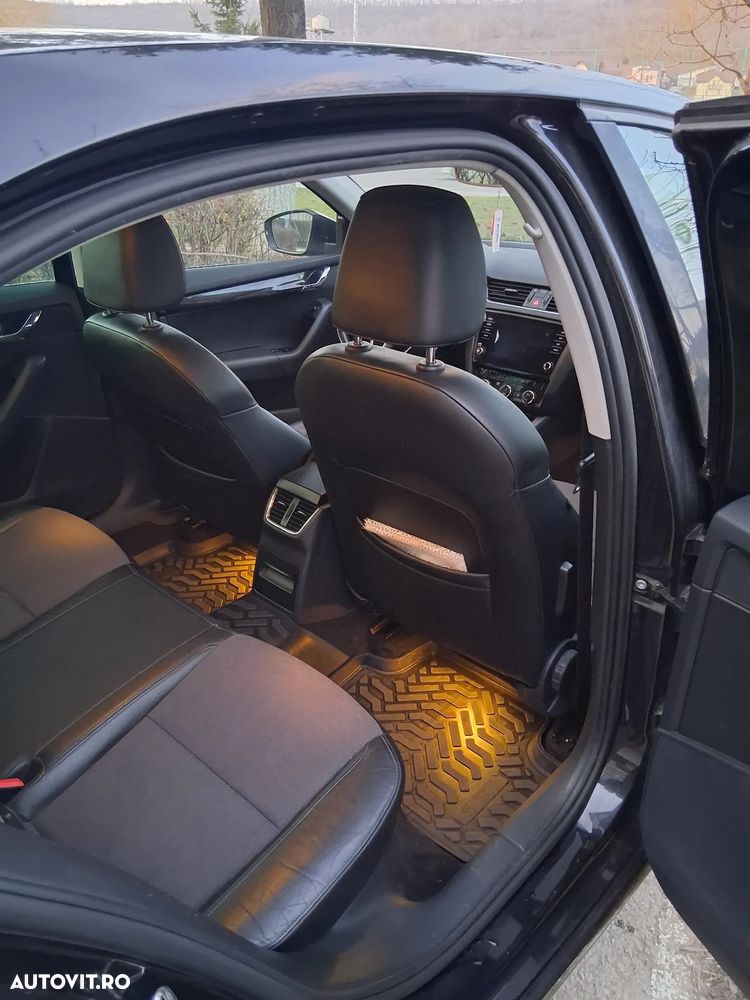 Skoda Octavia 2.0 TDI DSG Style - 4