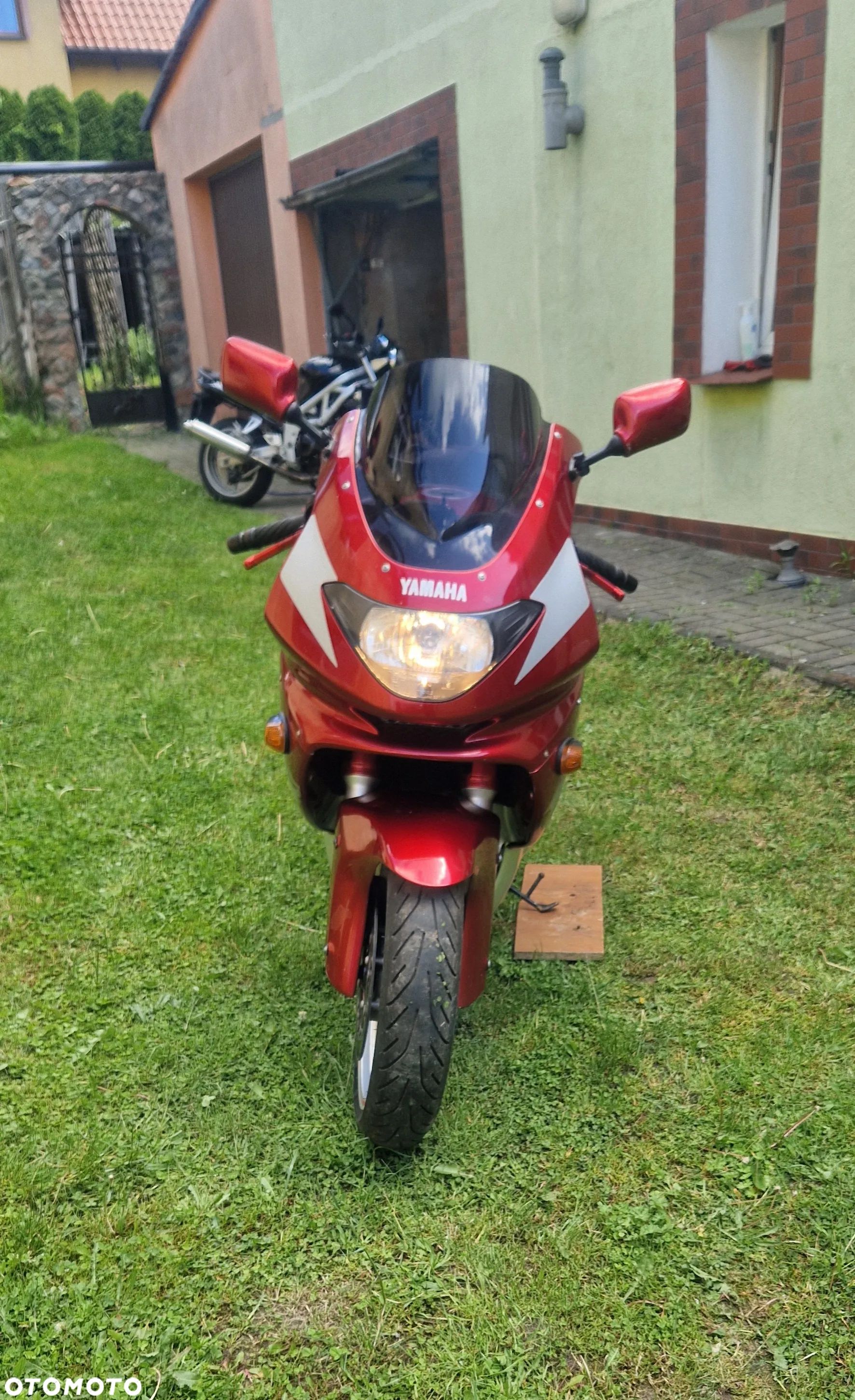Yamaha YZF - 1