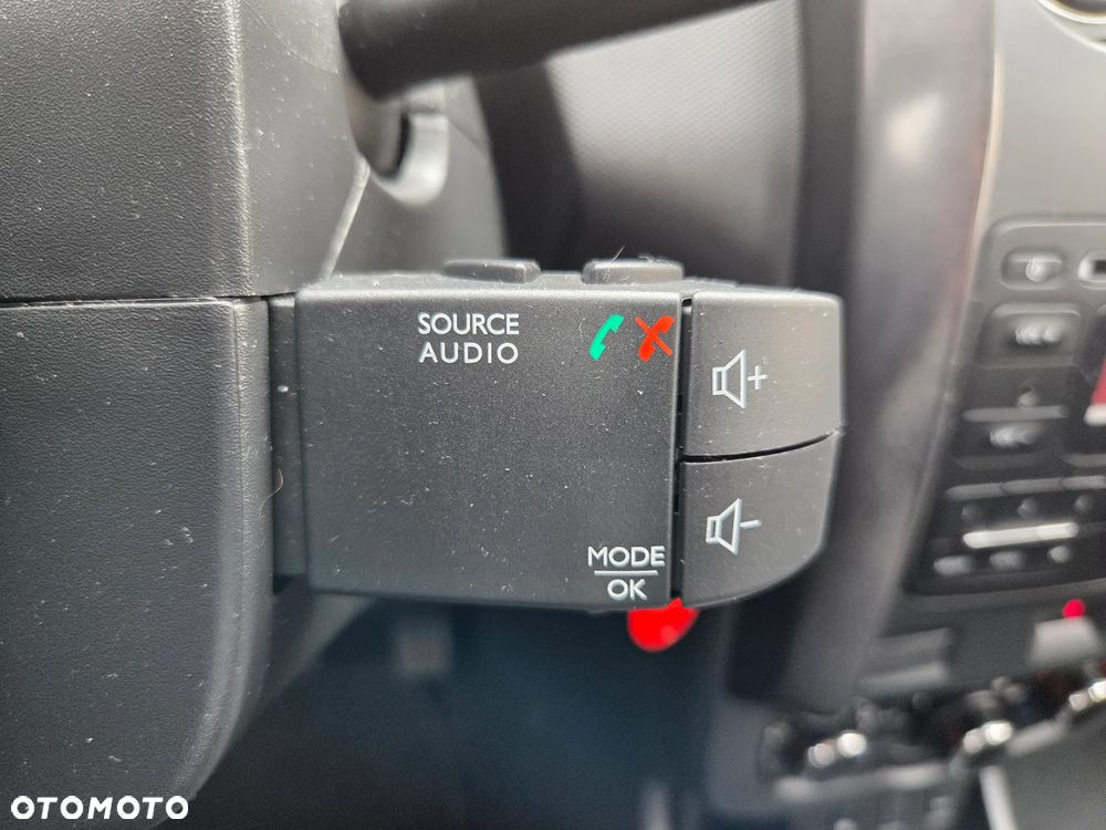 Dacia Duster 1.2 TCe Celebration S&S EU6 - 13