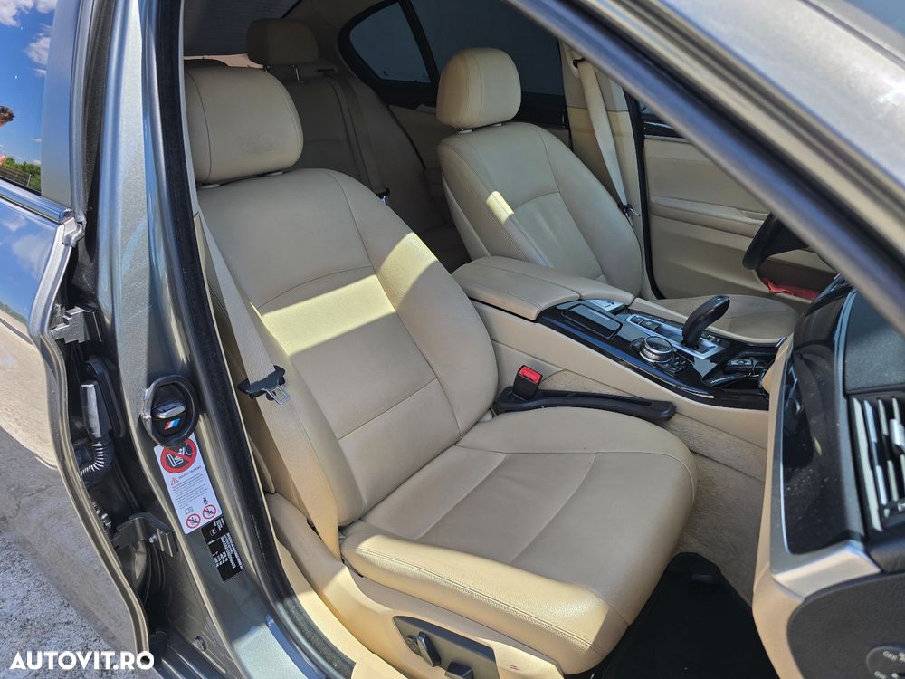 BMW Seria 5 520d xDrive - 13