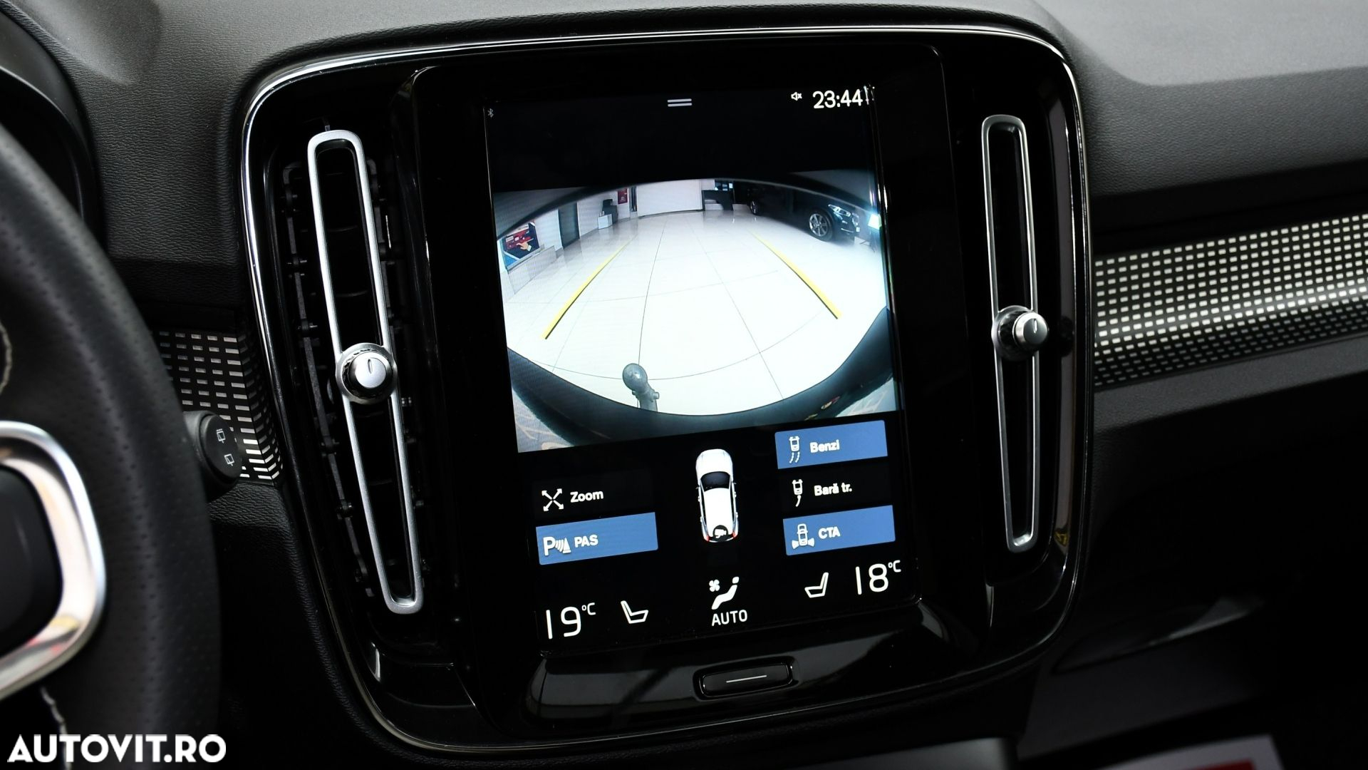 Volvo XC 40 B4 AT8 AWD Mild Hybrid R-Design - 16
