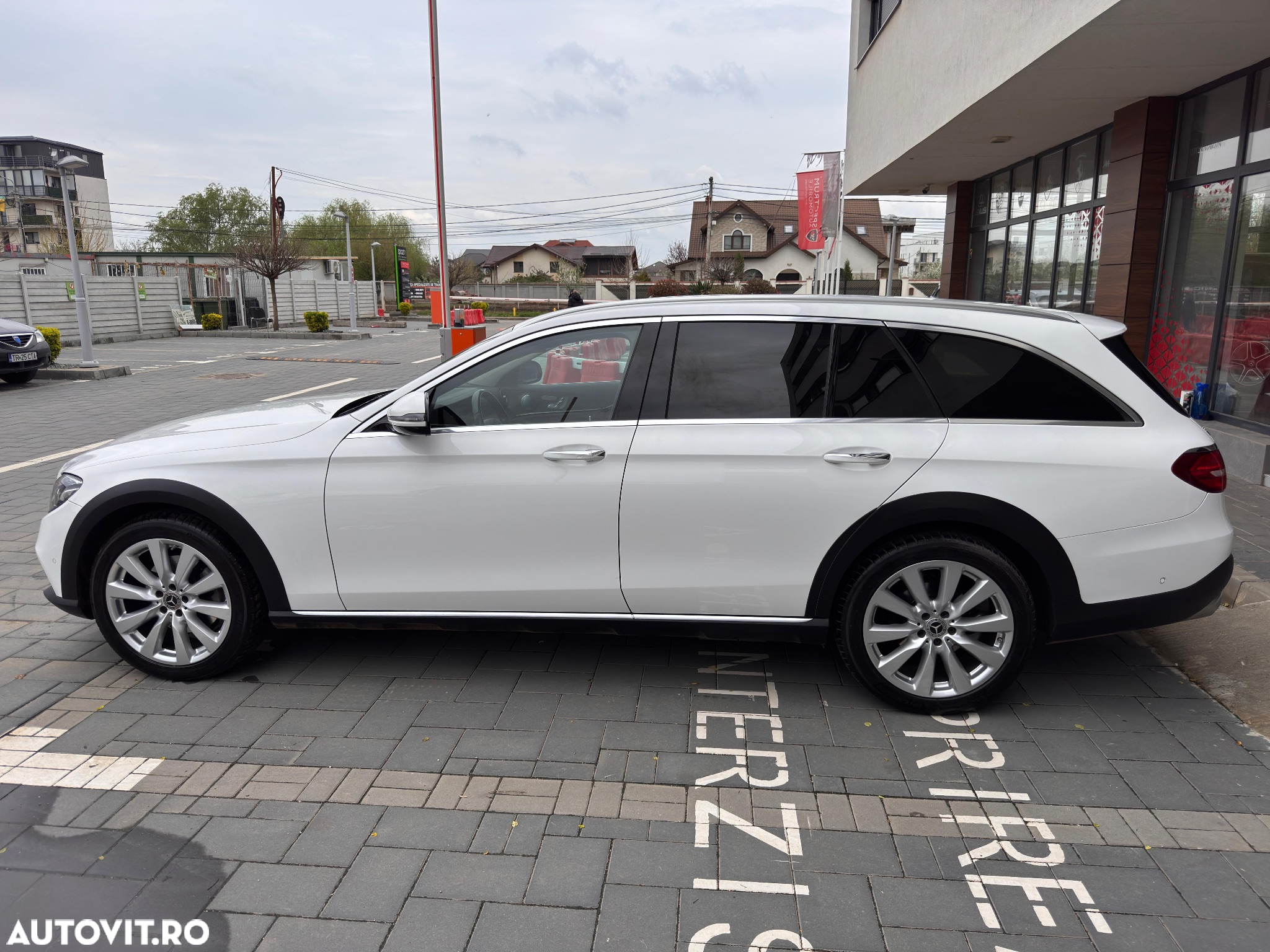 Mercedes-Benz E 220 d All-Terrain 4MATIC Aut. - 15