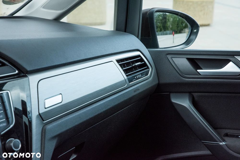 Volkswagen Touran - 16