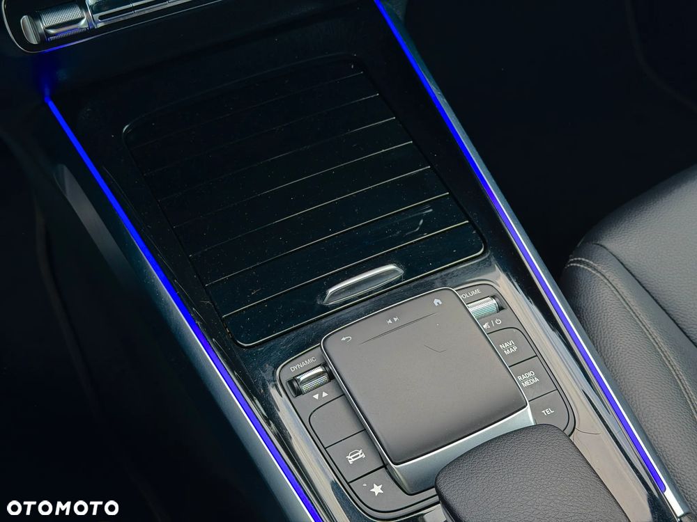 Mercedes-Benz GLB 200 Progressive 7G-DCT - 33