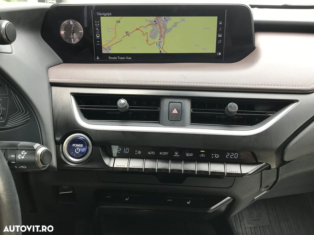 Lexus UX 250h E-FOUR Luxury ML - 6